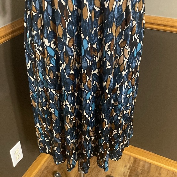 Banana Republic blue, brown, & cream silk v neck 3/4 sleeve midi dress size M - Picture 3 of 8